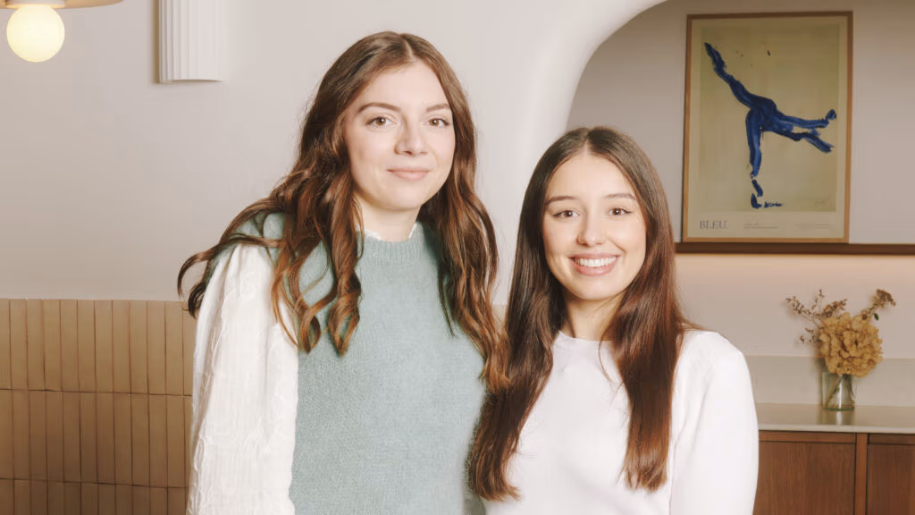 Marnie à gauche et Clara à droite de CLARNIE